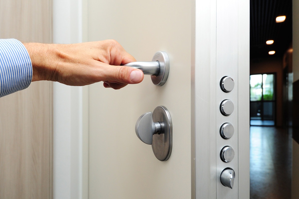 Intervento su porta blindata